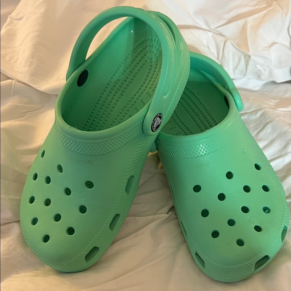 CROCS Women Aqua Water Shoes M4 W6. Good condition.